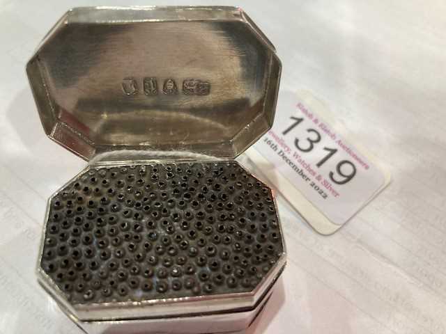 A GEORGE III SILVER NUTMEG GRATER - Image 4 of 5