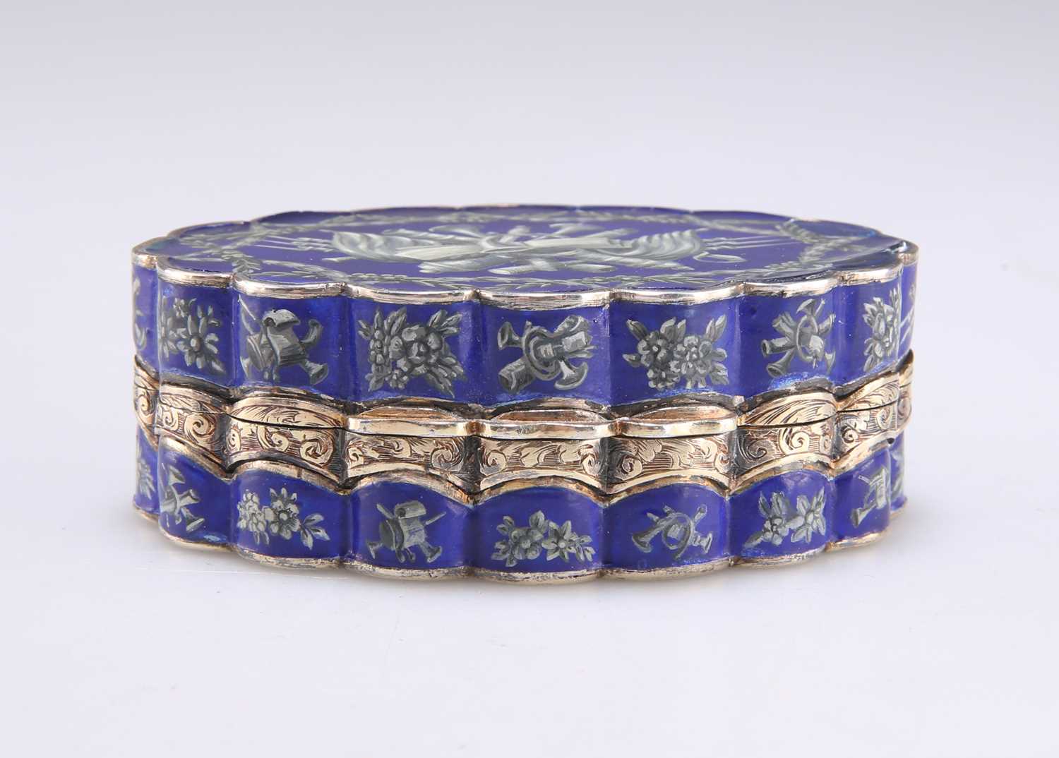 AN EARLY VICTORIAN SILVER AND ENAMEL SNUFF BOX - Image 2 of 4