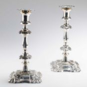 A PAIR OF 18TH CENTURY STYLE SILVER TABLE CANDLESTICKS