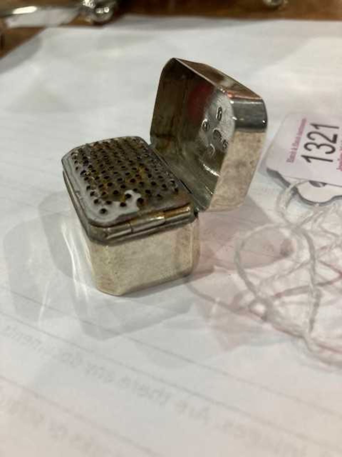 A GEORGE III SILVER NUTMEG GRATER - Image 4 of 4