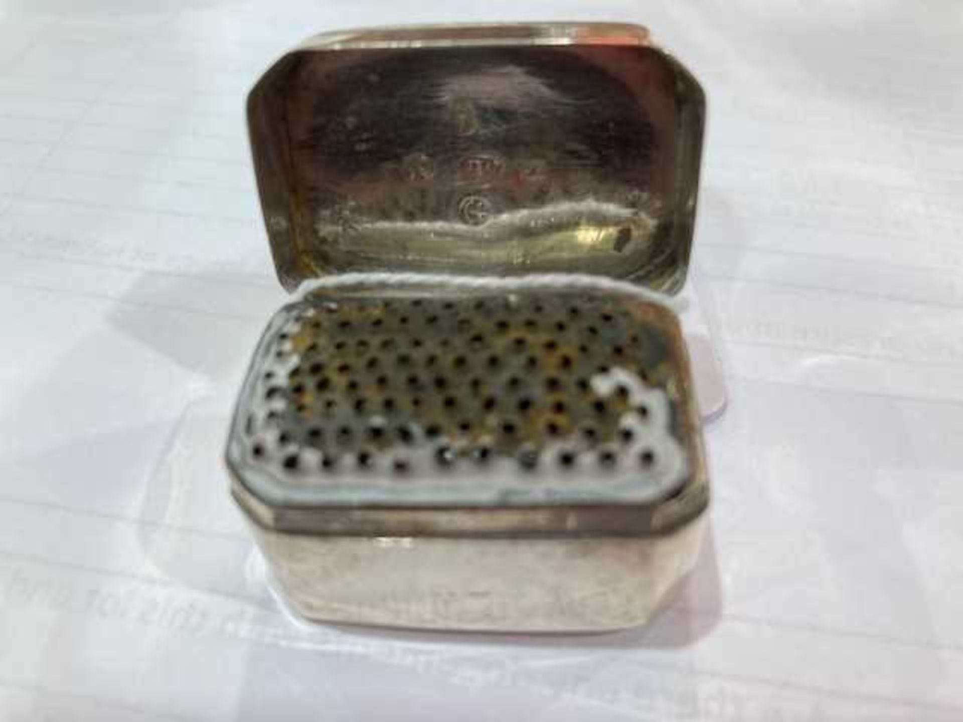 A GEORGE III SILVER NUTMEG GRATER - Image 2 of 4