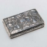A 19TH CENTURY CHINESE EXPORT SILVER SNUFF BOX