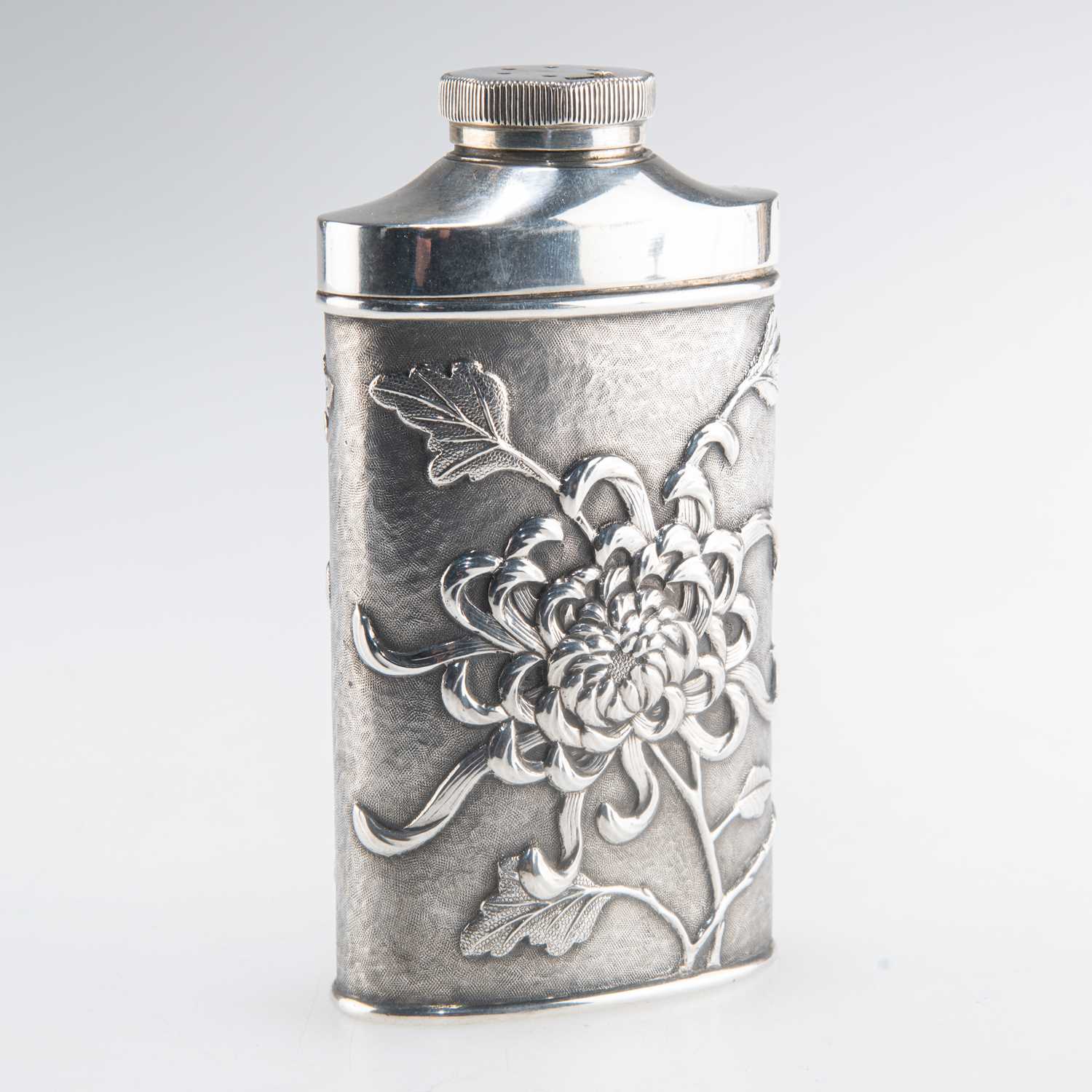 A CHINESE EXPORT SILVER TALCUM POWDER FLASK - Image 2 of 3