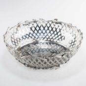 A GEORGE V SILVER BASKETWEAVE TABLE DISH