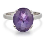 A 9 CARAT WHITE GOLD AMETHYST RING