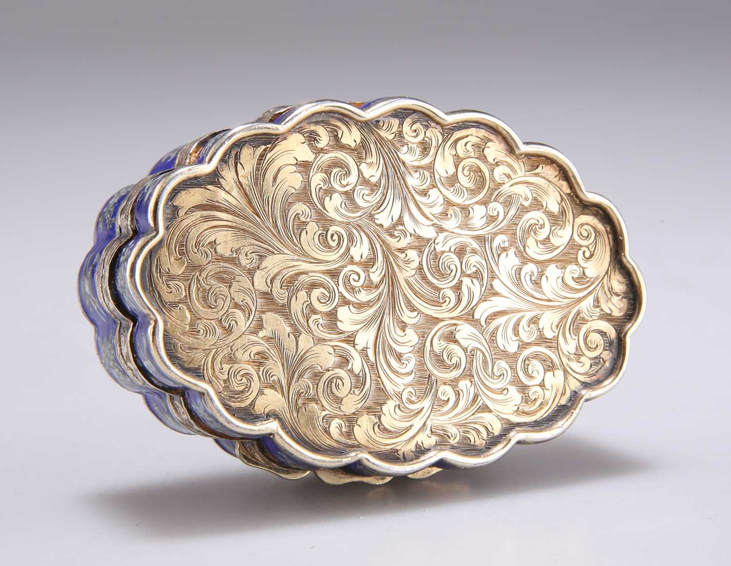 AN EARLY VICTORIAN SILVER AND ENAMEL SNUFF BOX - Image 3 of 4