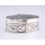 A LATE VICTORIAN SILVER RING BOX