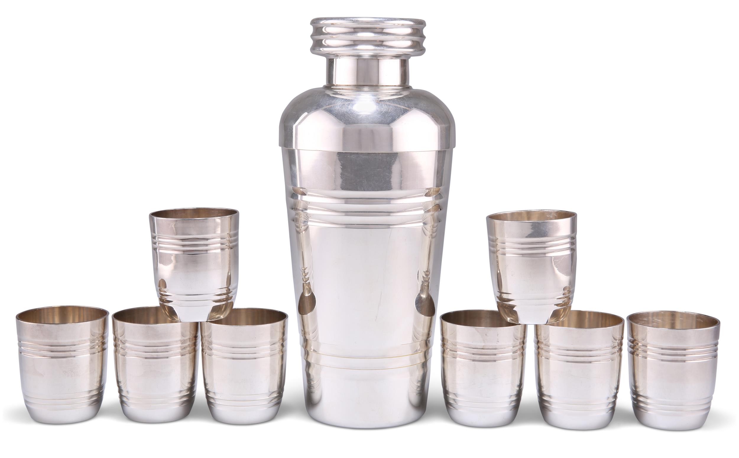 A CONTINENTAL COCKTAIL SHAKER AND EIGHT CUPS