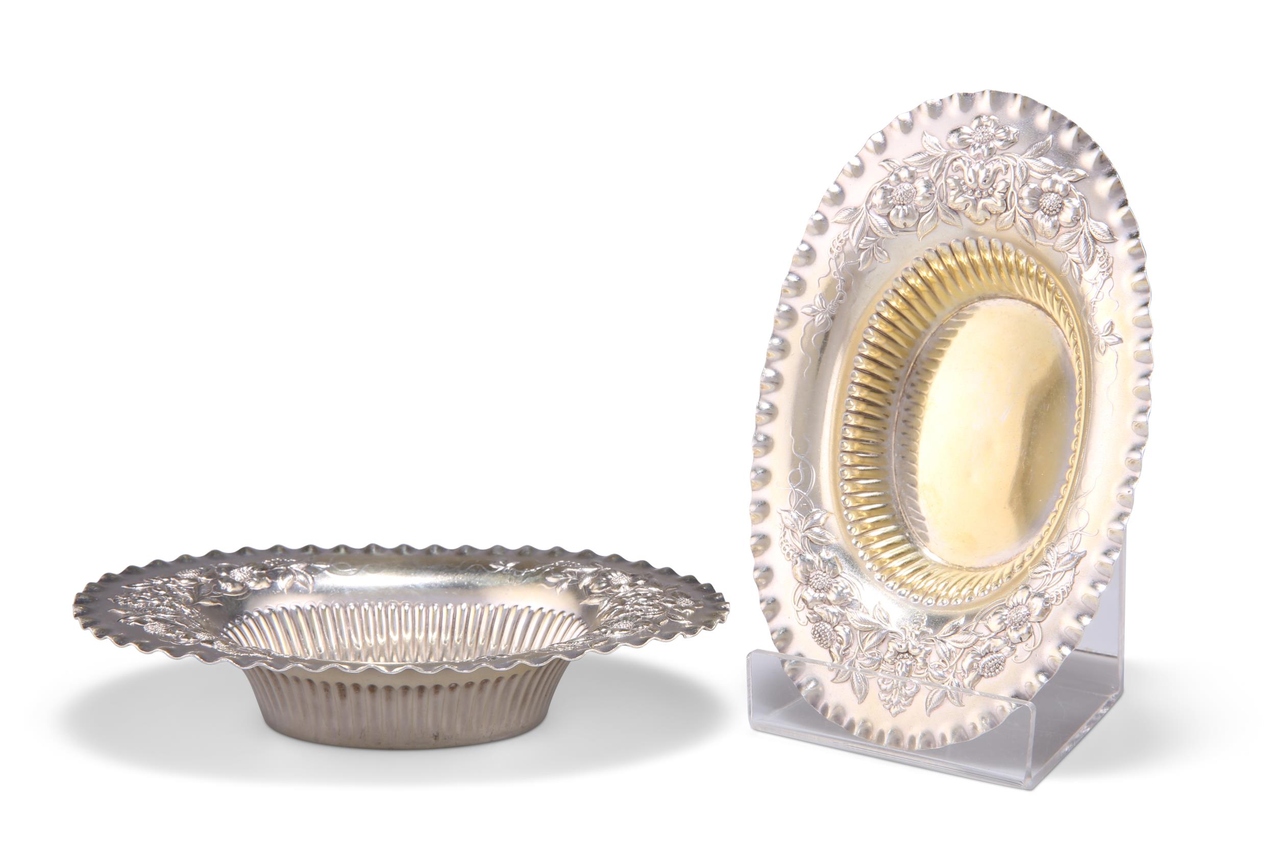 A PAIR OF AMERICAN STERLING SILVER DISHES