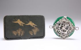 A CHINESE LACQUER SNUFF BOX AND A CIRCULAR CHINESE JADE AND SILVERED METAL PENDANT