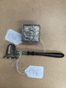 A SILVER MOUNTED STAMP BOX AND A CONTEMPORARY SILVER SNUFFER