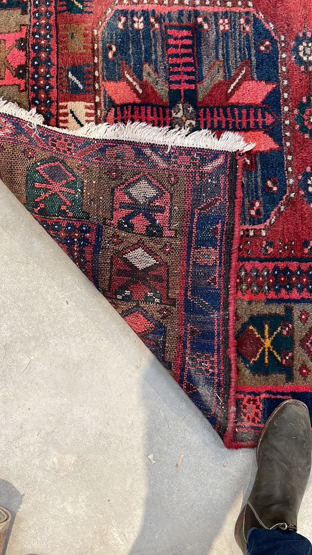 A Persian Hamadan rug. 213cm by 139cm - Bild 2 aus 2