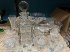 A QUANTITY OF GLASSWARE