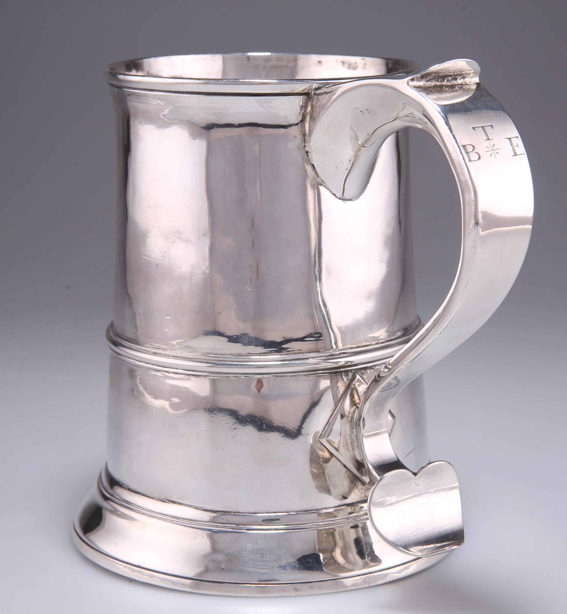 A GEORGE III SILVER QUART MUG - Image 2 of 3