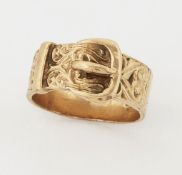 A 9 CARAT GOLD BUCKLE RING