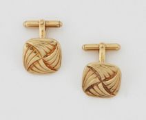 A PAIR OF 9 CARAT GOLD CUFFLINKS