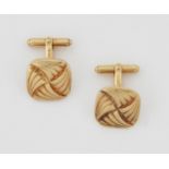 A PAIR OF 9 CARAT GOLD CUFFLINKS