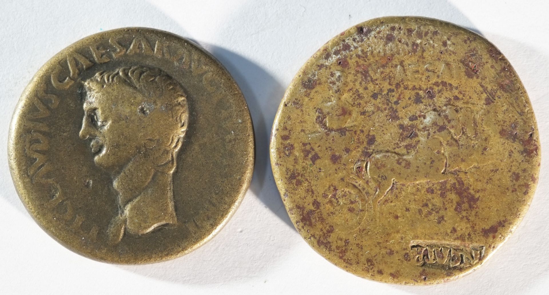 2x Julio-Claudian coins consisting of: Caligula (37 - 41 CE) brass dupondius - Bild 2 aus 2
