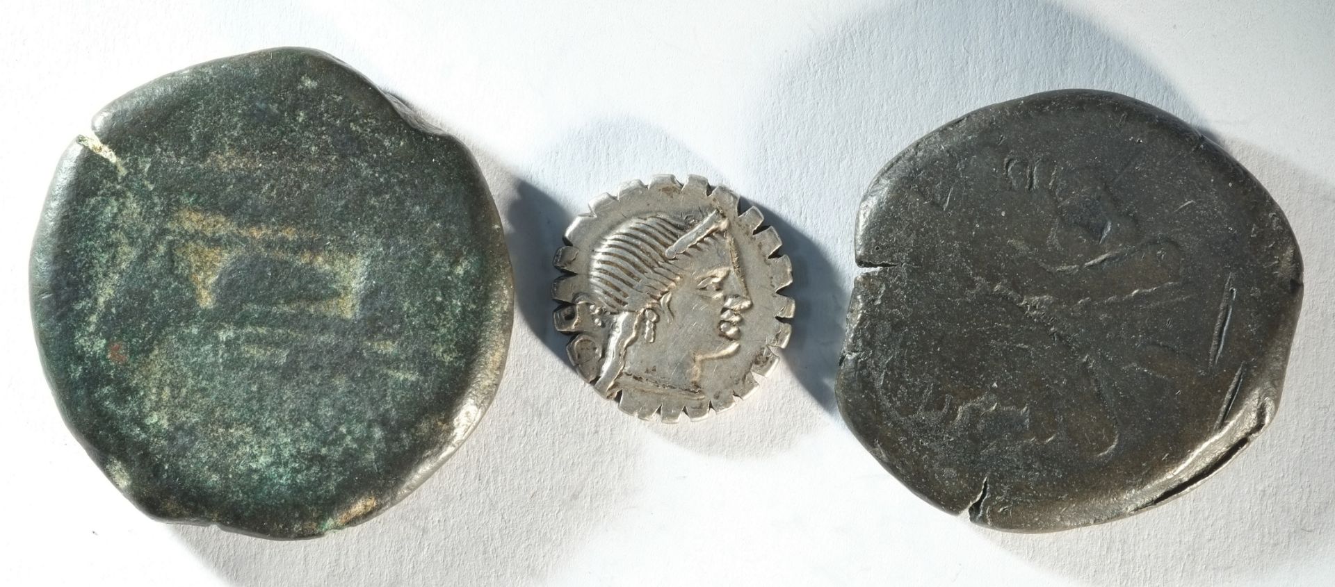 C. Naevius Balbus. denarius serrate. 79 BC. - Bild 2 aus 2