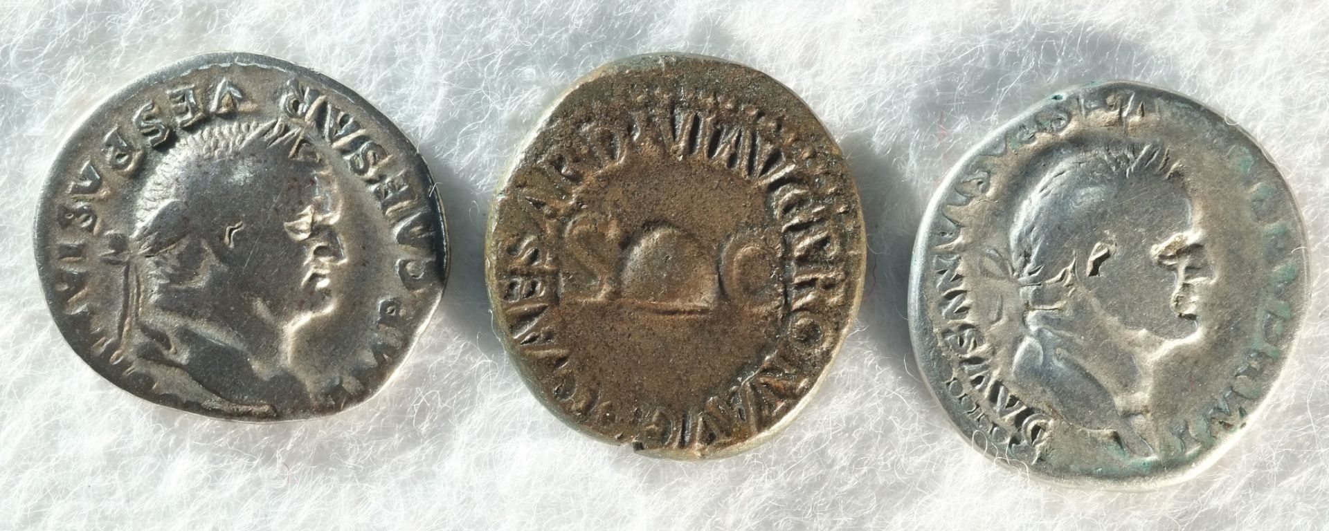 Caligula (37 - 41 CE) Ae Quadrans - Bild 2 aus 2