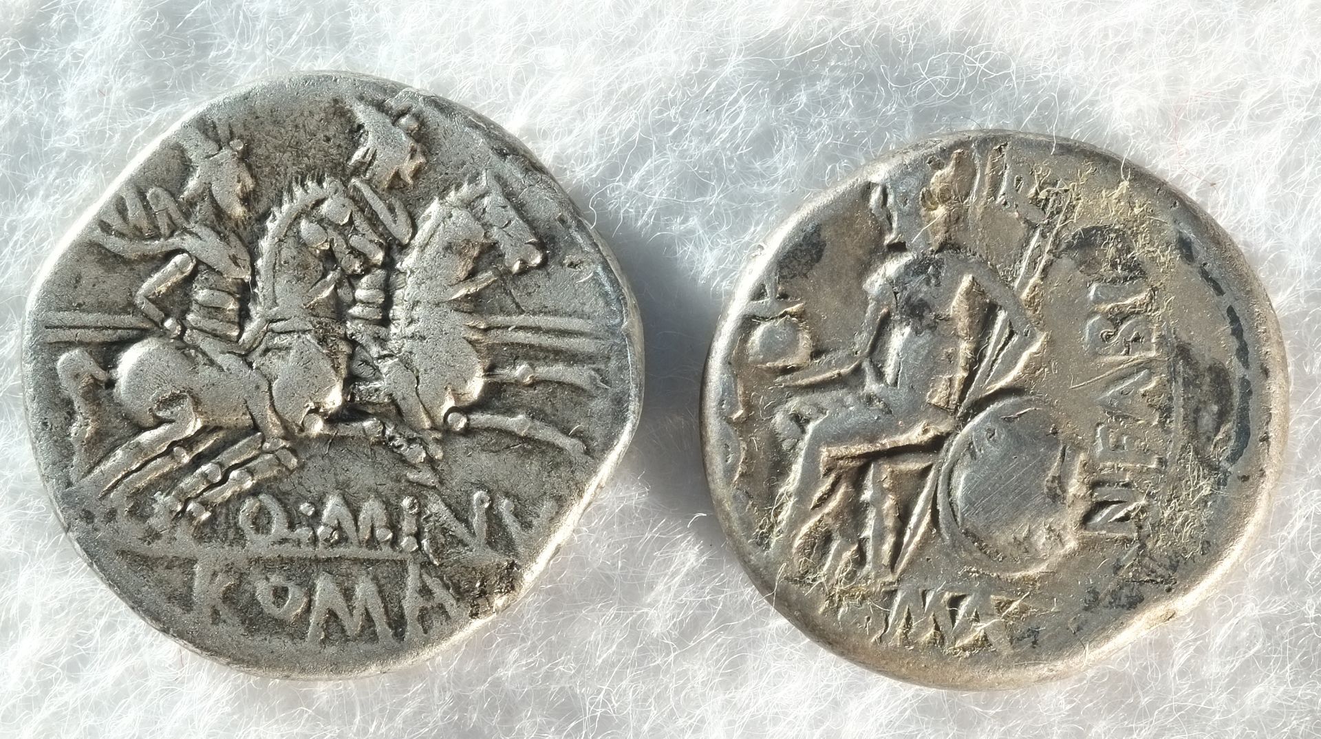 2x Roman Republican silver denarii - Bild 2 aus 2