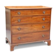 A GEORGE III MAHOGANY CHEST OF DRAWERS,ÿthe rectangular top over four long graduated cockbeaded