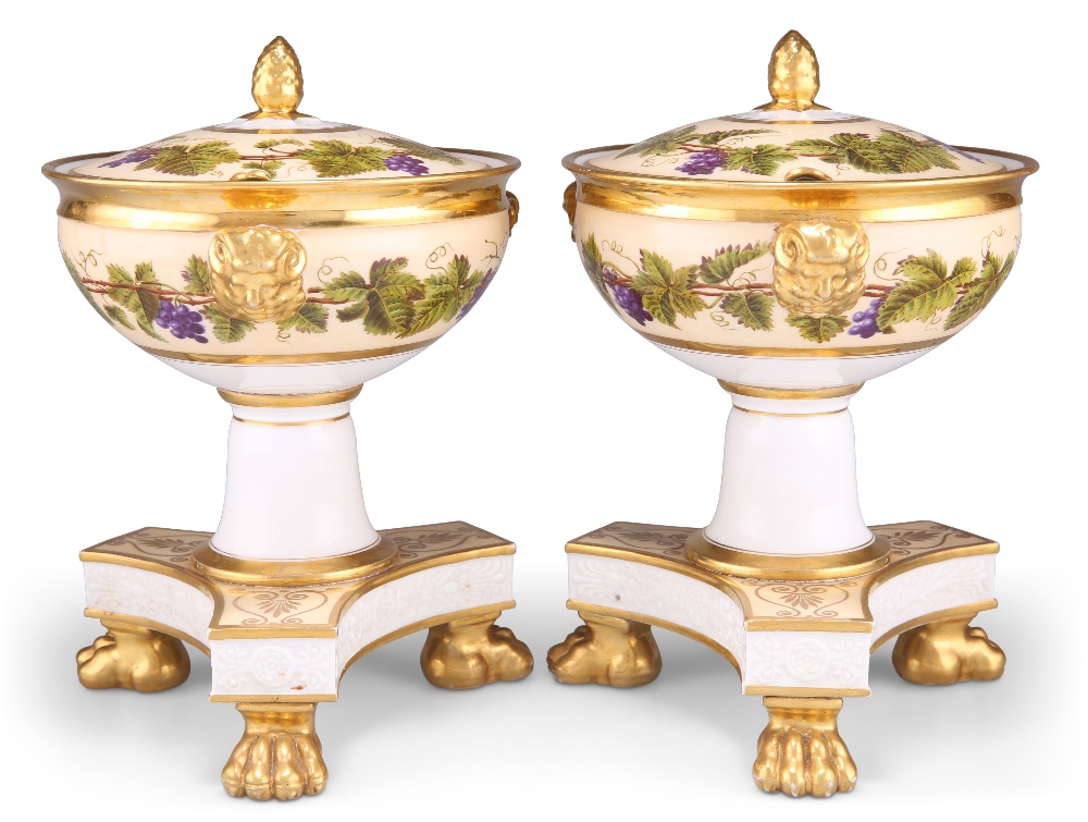 A PAIR OF EARLY 19TH CENTURY ENGLISH PORCELAIN PEDESTAL TUREENS, POSSIBLY SWANSEA CHINA WORKS,ÿthe