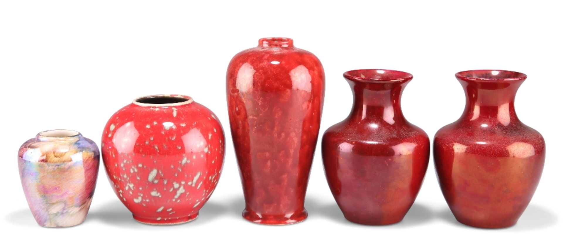 FIVE VASES, comprisingÿA PAIR OF FRAUNFELTER USA RED LUSTRE VASES,ÿof baluster form with trumpet