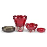FOUR PIECES OF WILLIAM WILSON WHITEFRIARS ART GLASS, comprisingÿA RED GLASS MOLAR VASE, 9410, 18cm