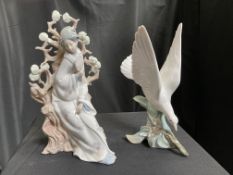 A LLADRO FIGURE OF A GEISHA AND A LLADRO BIRD MODEL