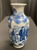 A CHINESE BLUE AND WHITE PORCELAIN VASE