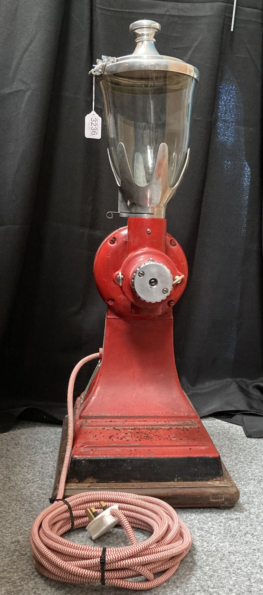 A VINTAGE ALUMINIUM COFFEE GRINDER, BY HOBART - Bild 2 aus 3