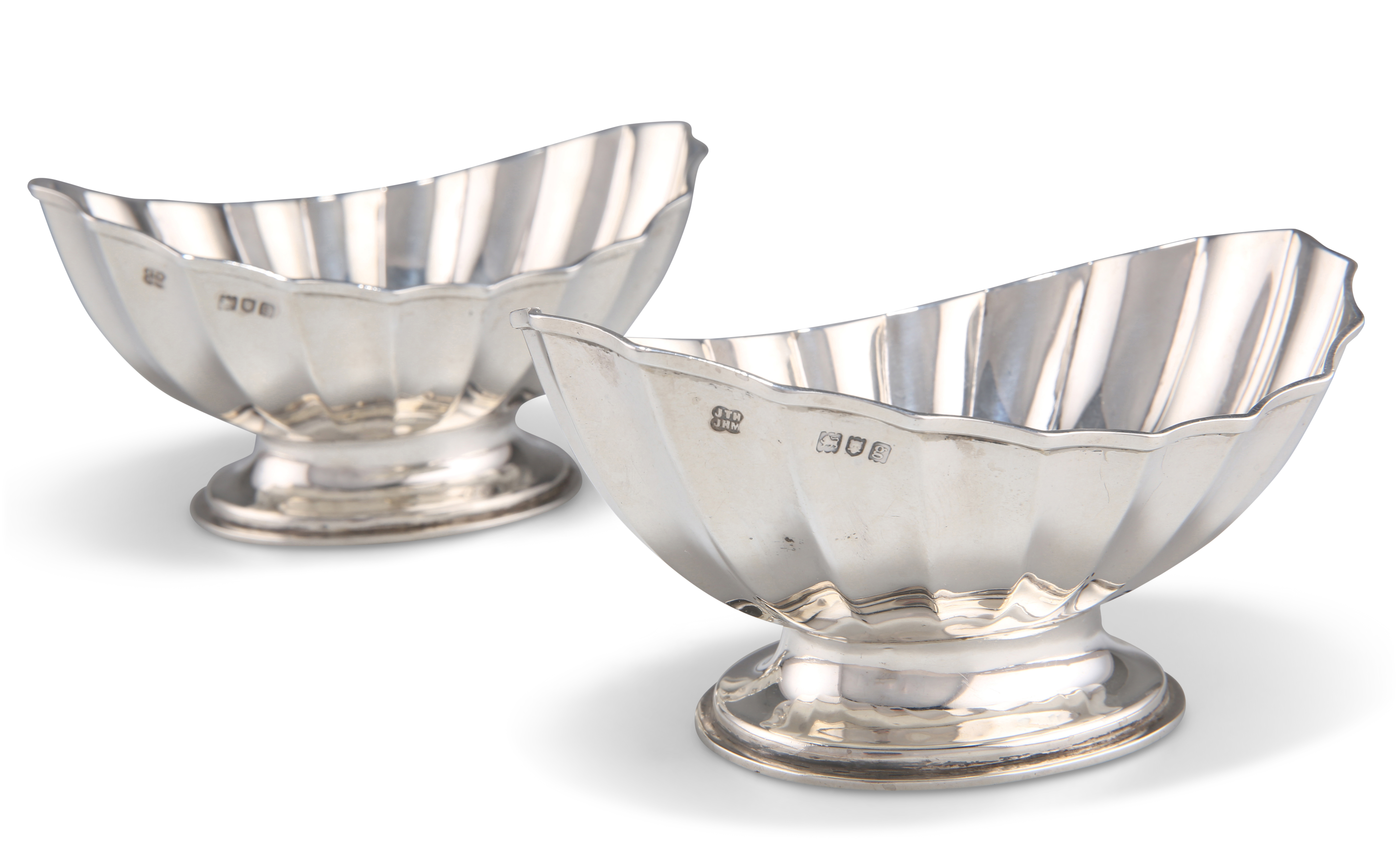 A PAIR OF EDWARDIAN SILVER BON-BON DISHES