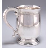 AN ELIZABETH II SILVER PINT TANKARD