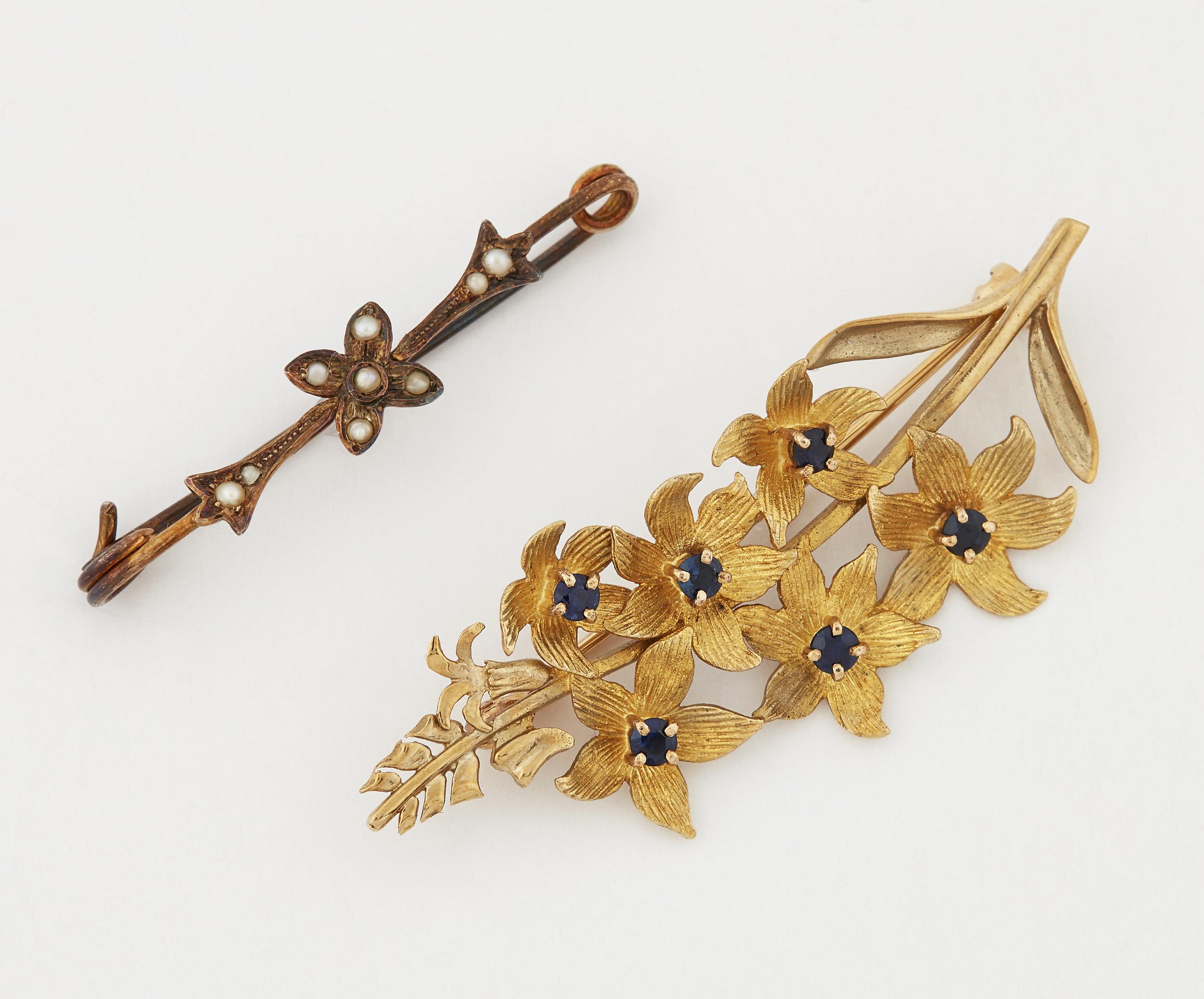 A 9 CARAT GOLD SAPPHIRE FLORAL SPRAY BROOCH AND A SEED PEARL BAR BROOCH