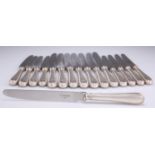 A SET OF SIXTEEN SILVER-HANDLED TABLE KNIVES