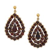 A PAIR OF 9 CARAT GOLD GARNET PENDANT EARRINGS