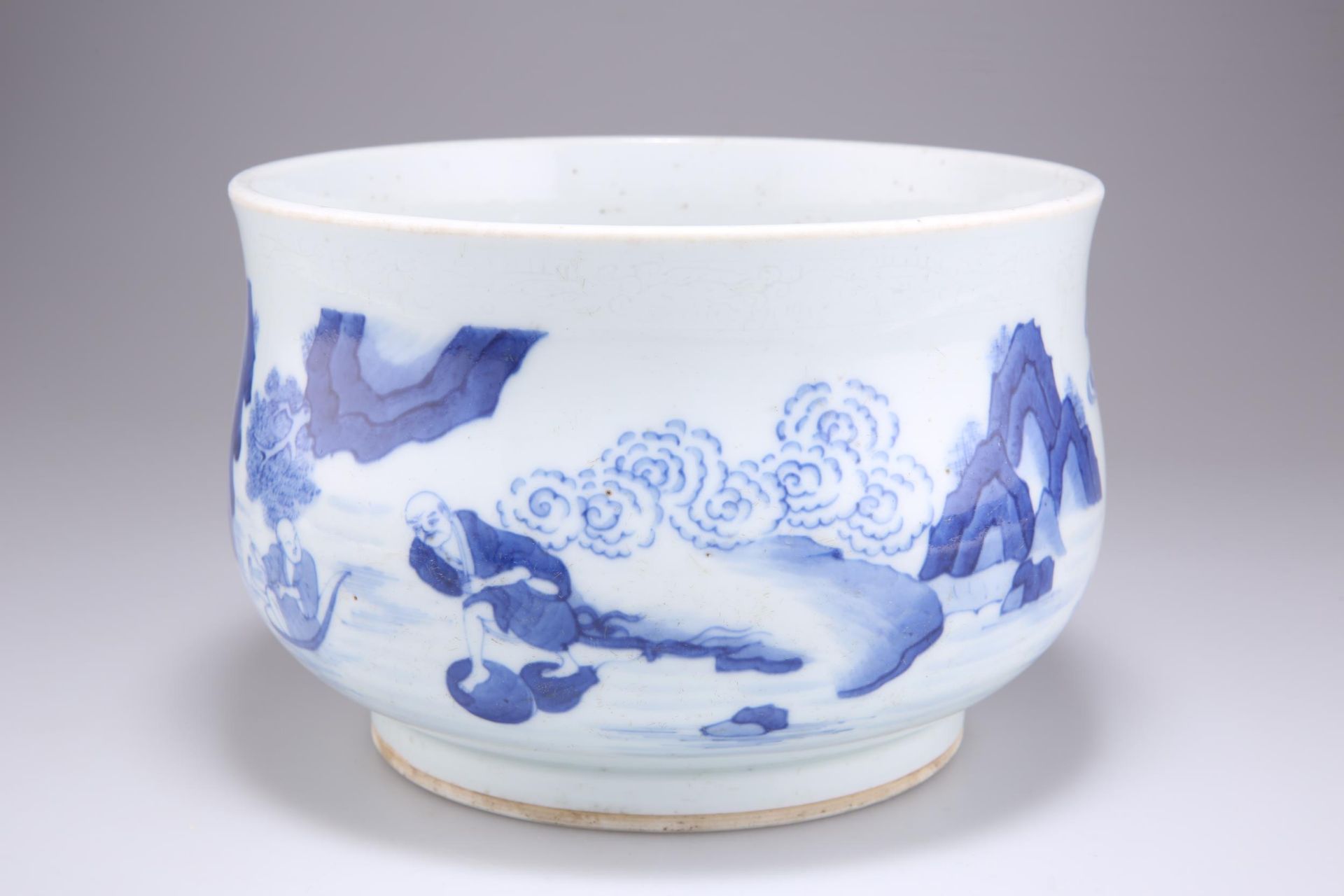 A CHINESE BLUE AND WHITE GUI CENSER - Image 2 of 3