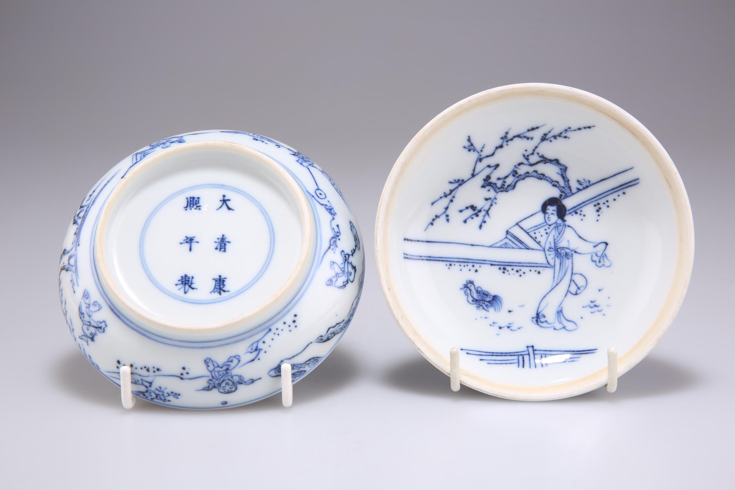 A CHINESE BLUE AND WHITE INK BOX AND COVER - Image 2 of 3