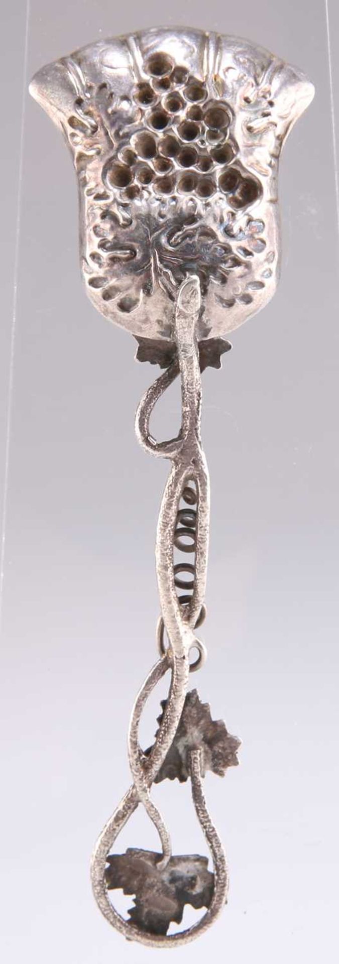 A VICTORIAN SILVER PRESERVE SHOVEL - Bild 2 aus 3