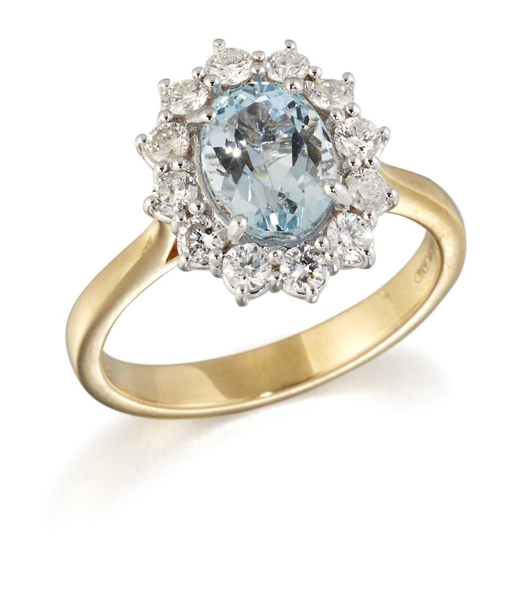 AN 18 CARAT GOLD AQUAMARINE AND DIAMOND CLUSTER RING