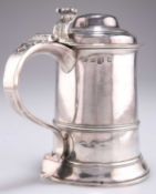 A GEORGE III SILVER LIDDED TANKARD