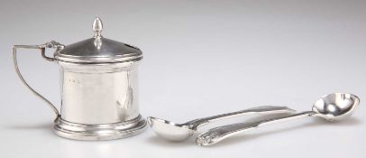 A PAIR OF VICTORIAN SILVER SALT SPOONS AND A GEORGE V SILVER MUSTARD