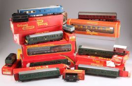 A GROUP OF TRI-ANG AND TRI-ANG HORNBY RAILCARS, TENDERS, ETC.