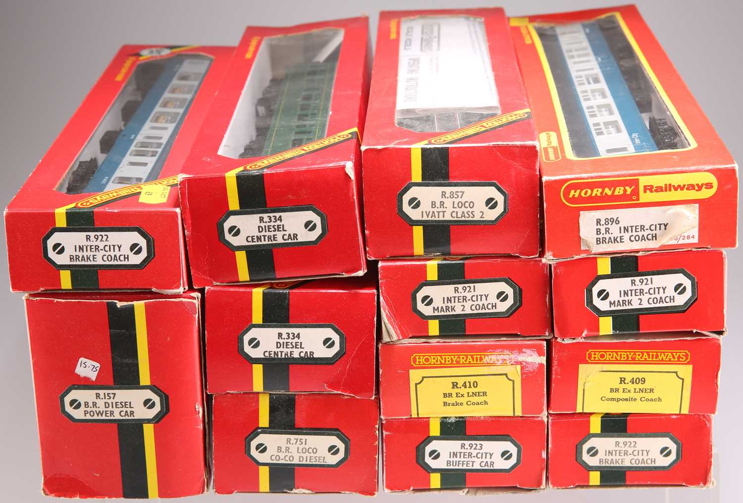 A GROUP OF HORNBY OO GAUGE BOXED COACHES AND CARS - Image 2 of 2