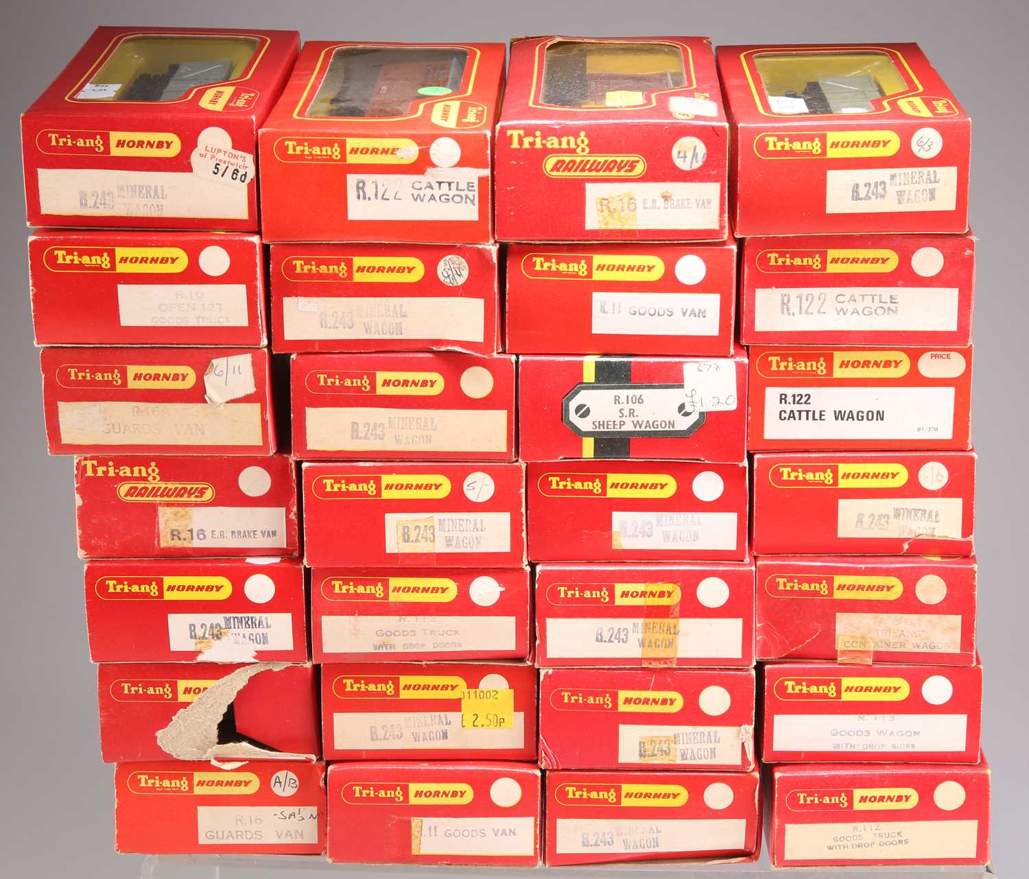 A GROUP OF APPROXIMATELY FORTY-NINE HORNBY AND TRI-ANG BOXED COACHES AND VANS - Image 3 of 4