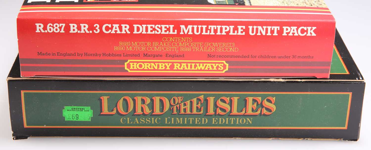A HORNBY B.R. 3 CAR DIESEL MULTIPLE UNIT PACK AND HORNBY LORD OF THE ISLES GREAT WESTERN RAILWAY SET - Image 2 of 2