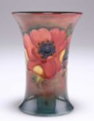 MOORCROFT AN ANEMONE PATTERN FLAMBÉ POTTERY VASE