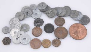 A COLLECTION OF ASSORTED COINS