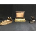 A SMALL GROUP OF METALWARE ITEMS